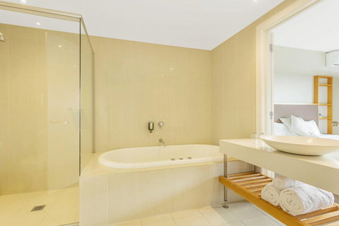 Deep Blue Hotel & Hot Springs - Schoolies Week Accommodation 20