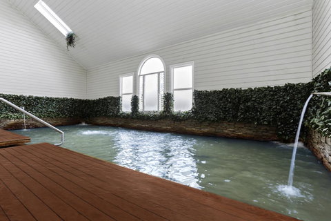 Deep Blue Hotel & Hot Springs - Schoolies Week Accommodation 12