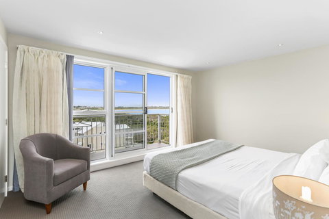 Deep Blue Hotel & Hot Springs - Schoolies Week Accommodation 26