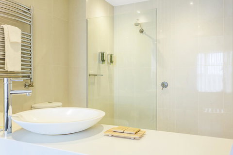 Deep Blue Hotel & Hot Springs - Schoolies Week Accommodation 10