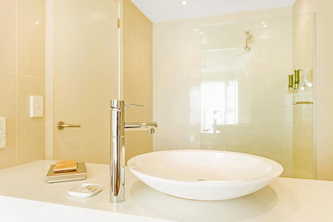 Deep Blue Hotel & Hot Springs - Schoolies Week Accommodation 21