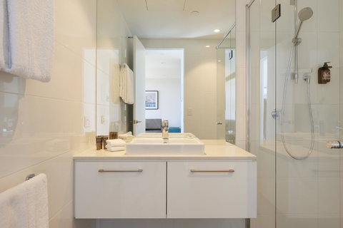 City Tempo - Power St - Schoolies Week Accommodation 8