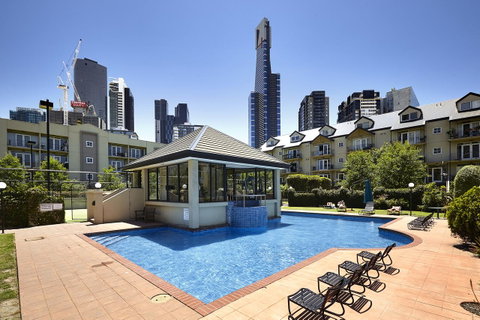 Melbourne Luxury Paradise - Schoolies Week Accommodation 0