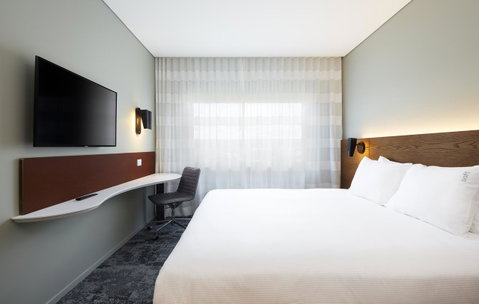 Holiday Inn Express Melbourne Southbank, An IHG Hotel - Schoolies Week Accommodation 13