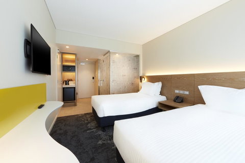 Holiday Inn Express Melbourne Southbank, An IHG Hotel - Schoolies Week Accommodation 11
