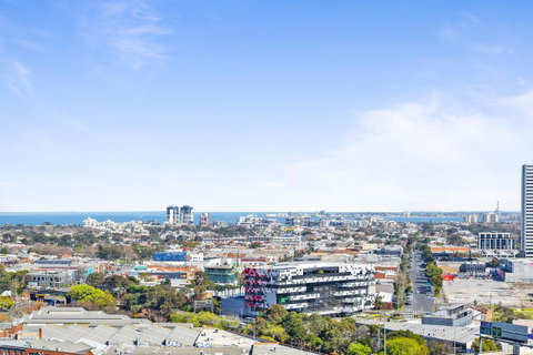 Complete Host Tiara Apartments - Schoolies Week Accommodation 10