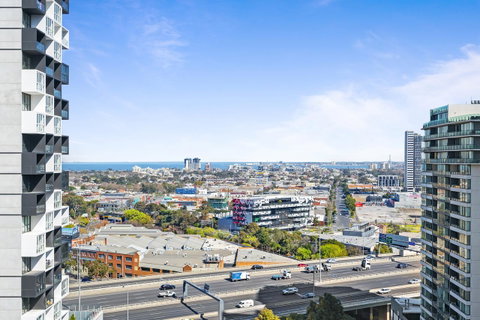 Complete Host Tiara Apartments - Schoolies Week Accommodation 9