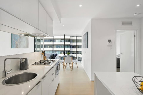 Complete Host Tiara Apartments - Schoolies Week Accommodation 38
