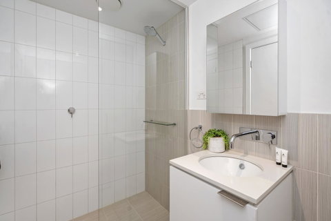 Complete Host Tiara Apartments - Schoolies Week Accommodation 33