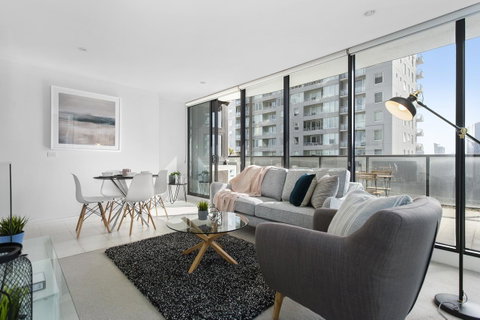 Complete Host Tiara Apartments - Schoolies Week Accommodation 22