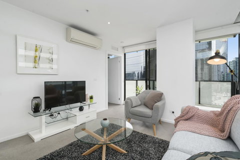 Complete Host Tiara Apartments - Schoolies Week Accommodation 40