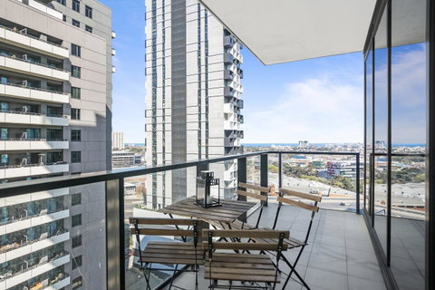 Complete Host Tiara Apartments - Schoolies Week Accommodation 11