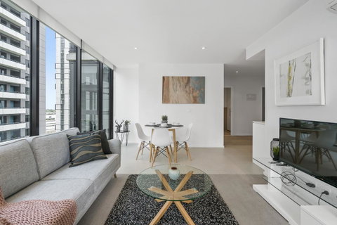 Complete Host Tiara Apartments - Schoolies Week Accommodation 41
