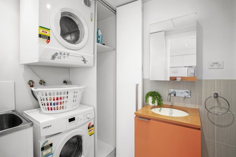 Complete Host Tiara Apartments - Schoolies Week Accommodation 8