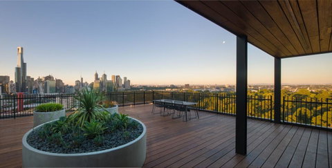 Saint Domain - Schoolies Week Accommodation 15