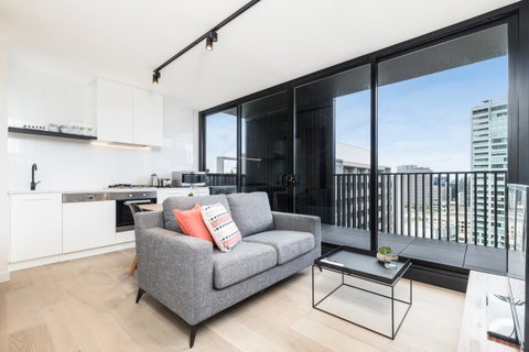 Saint Domain - Schoolies Week Accommodation 8