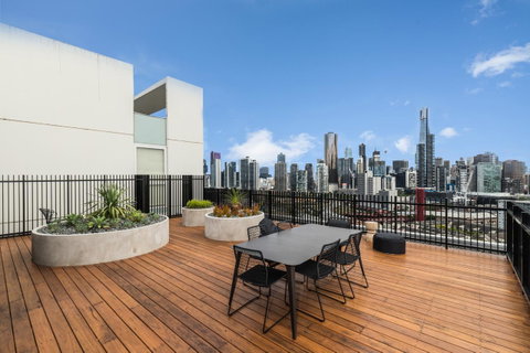 Saint Domain - Schoolies Week Accommodation 13