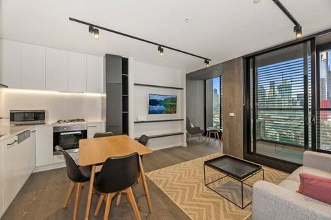 Saint Domain - Schoolies Week Accommodation 5