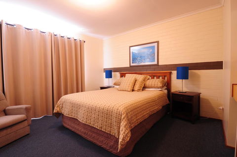Ballymena Holiday Units - Schoolies Week Accommodation 0