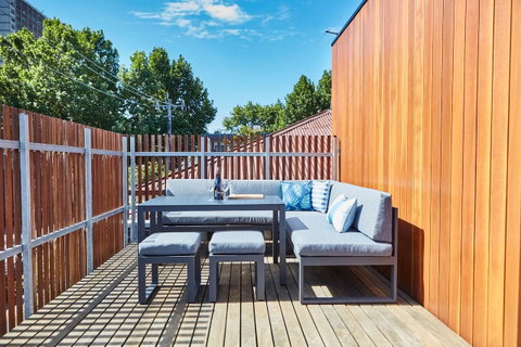Richmond Â· 3 Level Architecturally Designed Richmond House - Schoolies Week Accommodation 14