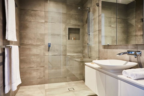 Richmond Â· 3 Level Architecturally Designed Richmond House - Schoolies Week Accommodation 9