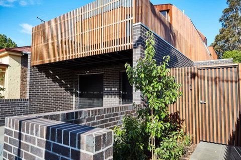 Richmond Â· 3 Level Architecturally Designed Richmond House - Schoolies Week Accommodation 16