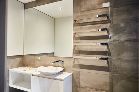 Richmond Â· 3 Level Architecturally Designed Richmond House - Schoolies Week Accommodation 13