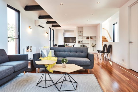 Richmond Â· 3 Level Architecturally Designed Richmond House - Schoolies Week Accommodation 0