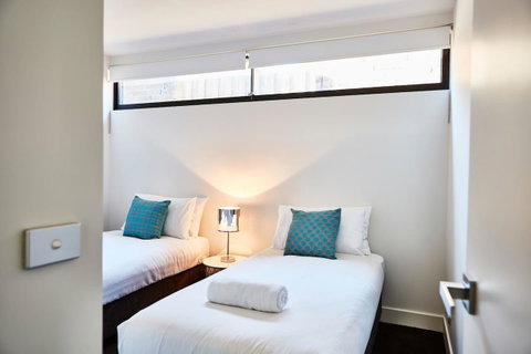 Richmond Â· 3 Level Architecturally Designed Richmond House - Schoolies Week Accommodation 7