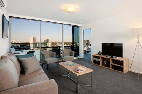 City Tempo - MP Deluxe - Schoolies Week Accommodation 0
