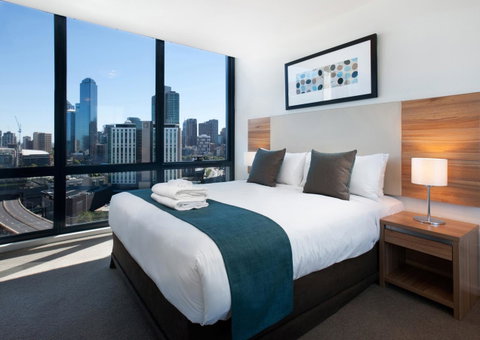 City Tempo - MP Deluxe - Schoolies Week Accommodation 18