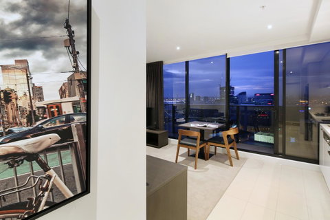 Experience Bella Hotel Apartments - Schoolies Week Accommodation 34