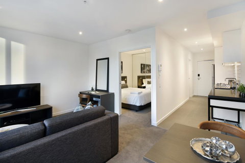 Experience Bella Hotel Apartments - Schoolies Week Accommodation 32