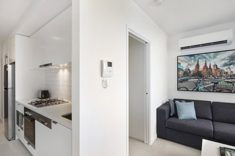 Experience Bella Hotel Apartments - Schoolies Week Accommodation 39