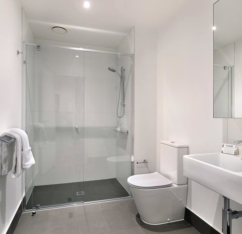 Experience Bella Hotel Apartments - Schoolies Week Accommodation 36
