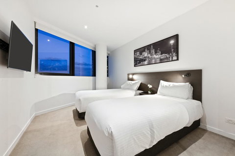 Experience Bella Hotel Apartments - Schoolies Week Accommodation 6