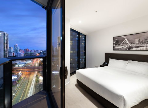 Experience Bella Hotel Apartments - Schoolies Week Accommodation 4