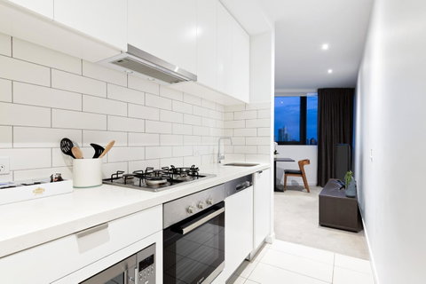 Experience Bella Hotel Apartments - Schoolies Week Accommodation 3