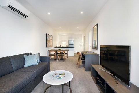 Experience Bella Hotel Apartments - Schoolies Week Accommodation 25