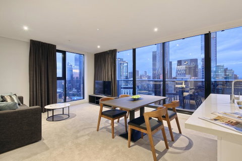 Experience Bella Hotel Apartments - Schoolies Week Accommodation 22