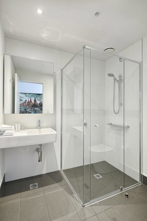 Experience Bella Hotel Apartments - Schoolies Week Accommodation 42