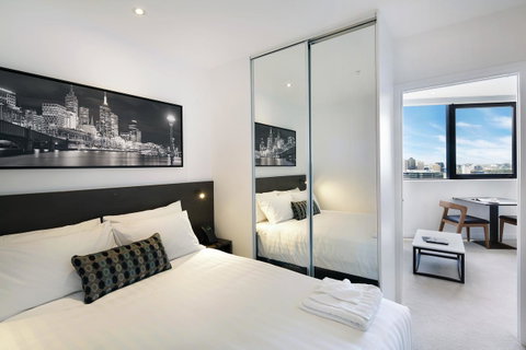 Experience Bella Hotel Apartments - Schoolies Week Accommodation 40