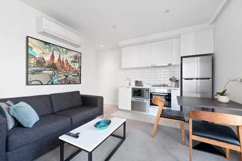 Experience Bella Hotel Apartments - Schoolies Week Accommodation 2