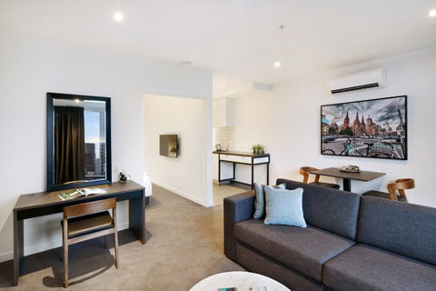 Experience Bella Hotel Apartments - Schoolies Week Accommodation 31
