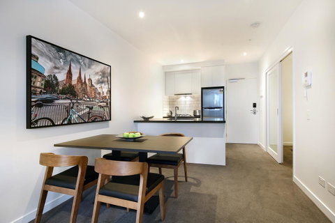 Experience Bella Hotel Apartments - Schoolies Week Accommodation 24