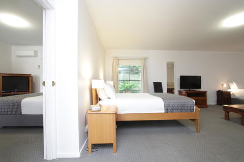 Quality Inn & Suites The Menzies - Schoolies Week Accommodation 11