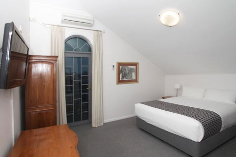 Quality Inn & Suites The Menzies - Schoolies Week Accommodation 28