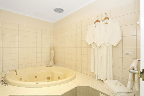 Quality Inn & Suites The Menzies - Schoolies Week Accommodation 35