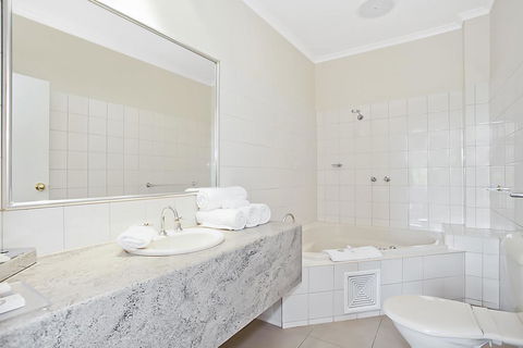 Quality Inn & Suites The Menzies - Schoolies Week Accommodation 31
