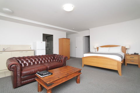Quality Inn & Suites The Menzies - Schoolies Week Accommodation 8